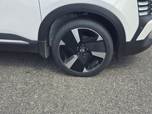 New 2025 Nissan Kicks SR w/ SR Premium Package image 2