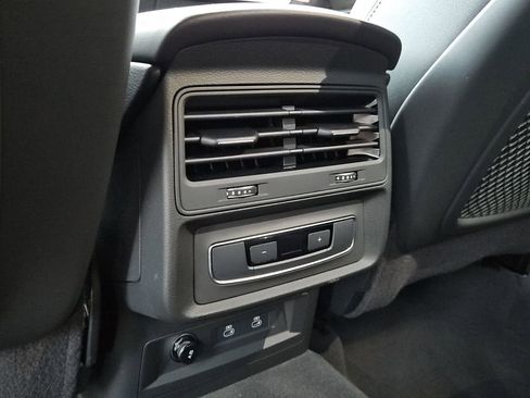 Certified 2025 Audi Q7 2.0T Premium w/ Convenience Plus Package image 16