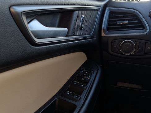 Certified 2020 Ford Edge SE image 23