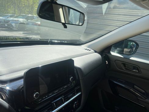 Used 2025 Nissan Pathfinder SV image 35