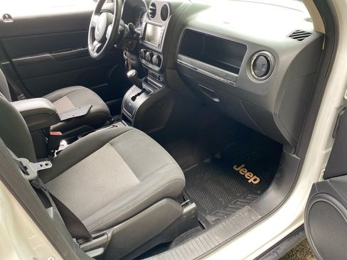 Used 2015 Jeep Patriot Latitude AWD/4WD image 22
