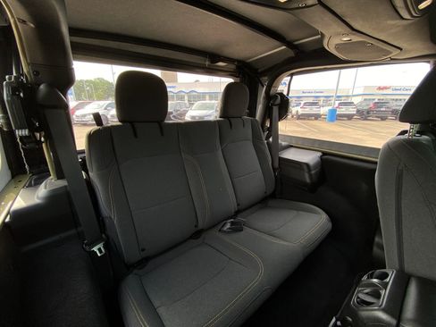 Used 2025 Jeep Wrangler Sport AWD/4WD image 28