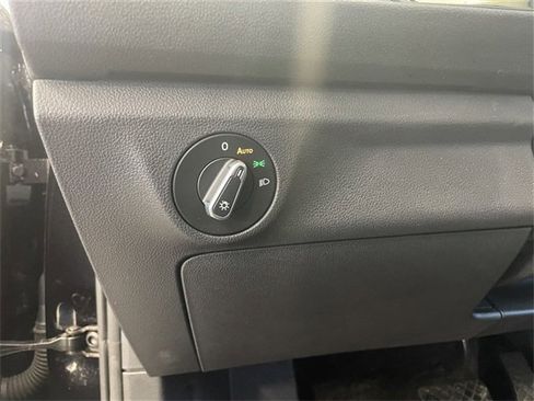 Used 2023 Volkswagen Jetta SE image 13