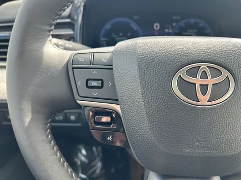Used 2026 Toyota Camry XLE AWD/4WD image 23