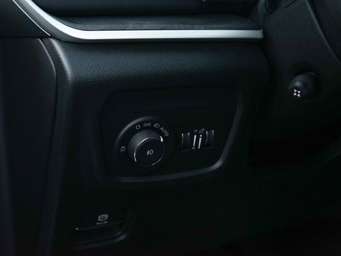 Used 2023 Jeep Grand Cherokee Limited w/ Luxury Tech Group II image 20