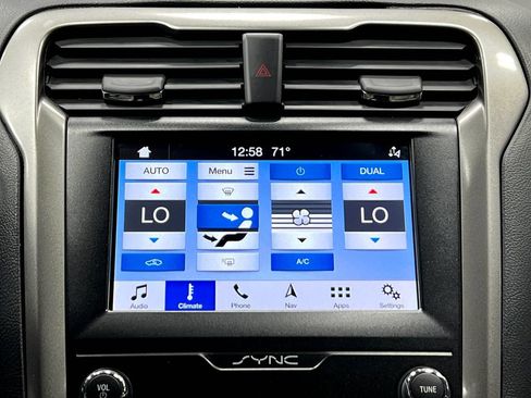 Used 2019 Ford Fusion SE FWD image 27