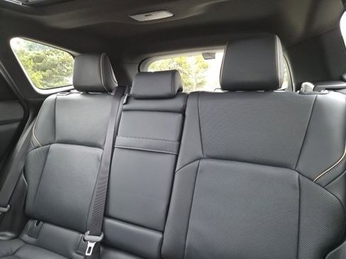 Used 2025 Toyota Crown Signia w/ Advanced Technology Package image 31