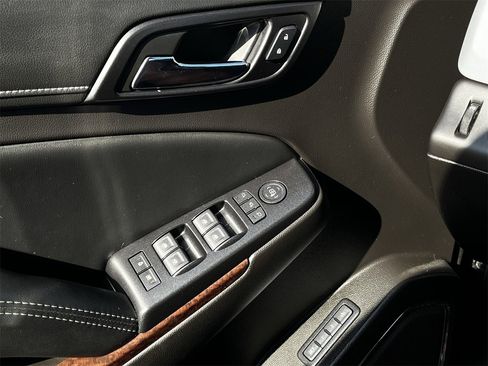 Used 2017 GMC Yukon SLT image 21