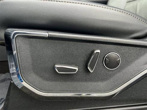 Used 2022 Ford F150 Lightning Lariat image 14