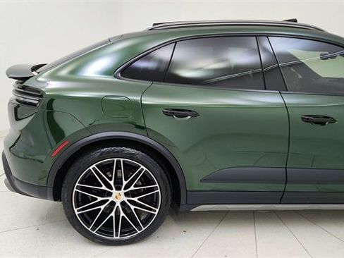 Used 2025 Porsche Macan 4S Electric image 7