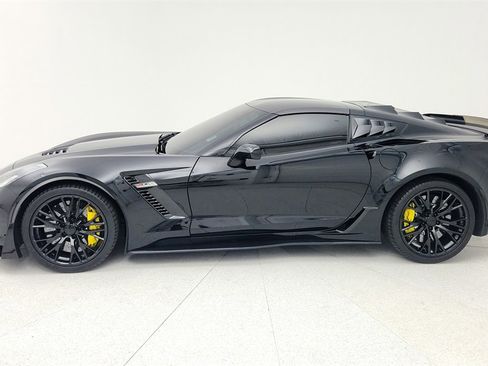 Used 2017 Chevrolet Corvette Z06 w/ Z07 Performance Package image 2