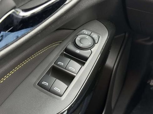 Used 2025 Chevrolet Trax ACTIV w/ Sunroof Package FWD image 17