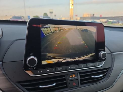 Used 2025 Nissan Altima 2.5 SV FWD image 21