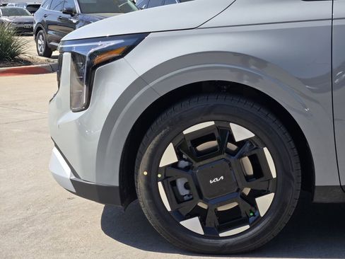 New 2026 Kia Carnival EX FWD image 5