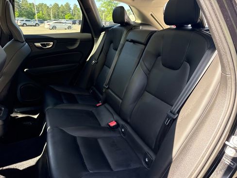 Used 2023 Volvo XC60 B5 Core FWD image 28