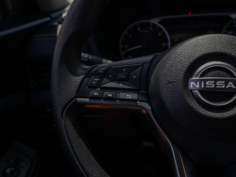 Used 2024 Nissan Sentra SV FWD image 25