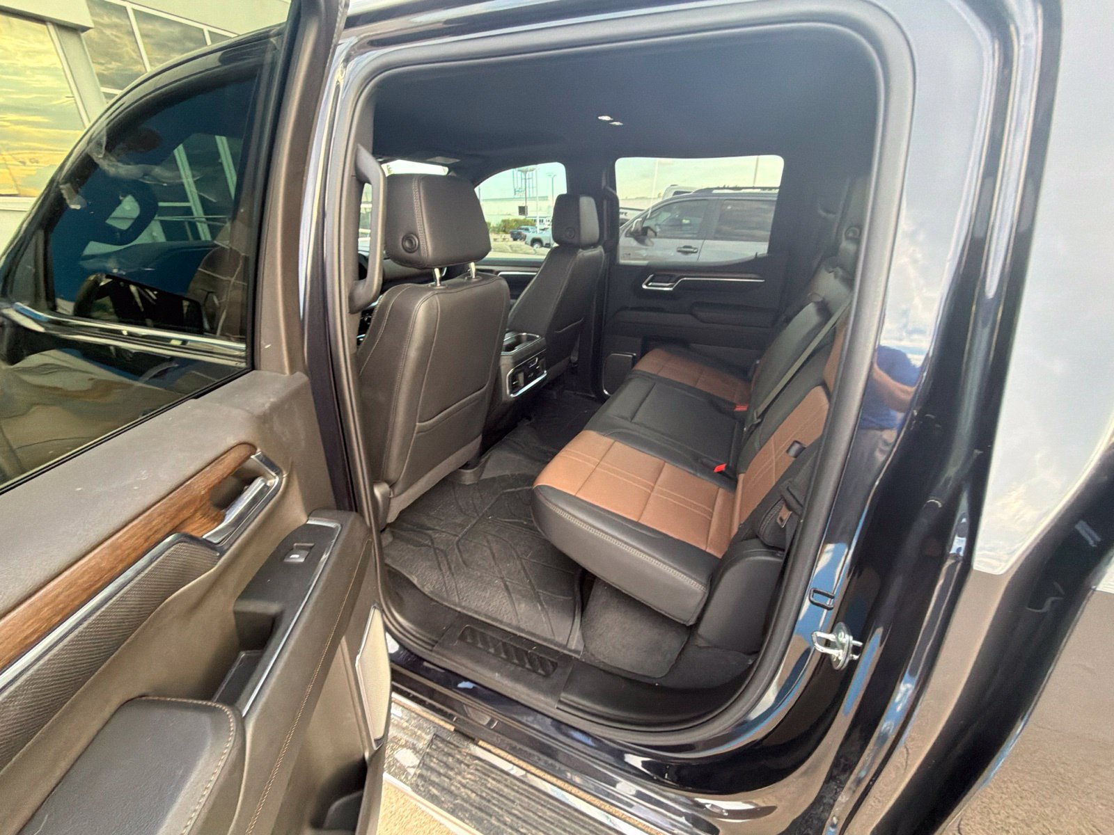Used 2024 Chevrolet Silverado 1500 High Country w/ High Country Premium Package AWD/4WD image 11