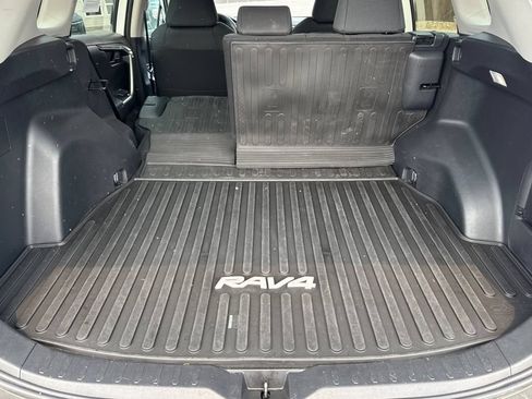 Used 2022 Toyota RAV4 LE AWD/4WD image 15