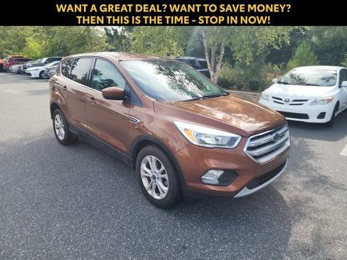 Used 2017 Ford Escape SE w/ SE Cold Weather Package FWD image 1