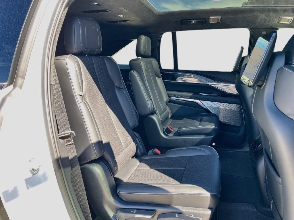 New 2026 Cadillac Escalade IQ Sport 2 w/ LPO, ONYX Package AWD/4WD image 35