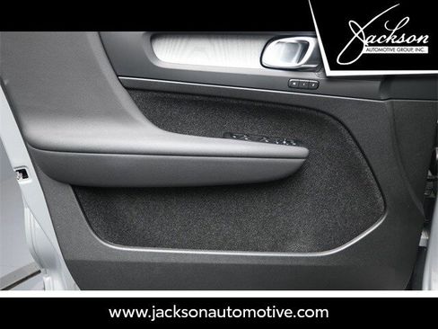 Certified 2025 Volvo XC40 B5 Core w/ Protection Package Premier image 21