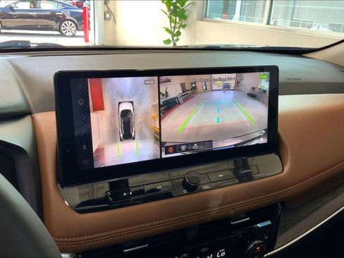 Used 2024 Nissan Rogue Platinum w/ Platinum Premium Package FWD image 10