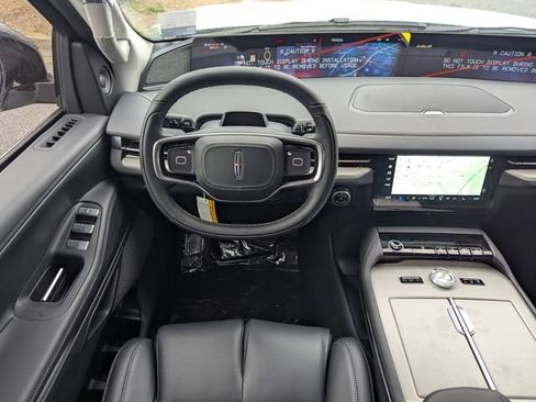 New 2026 Lincoln Navigator Reserve image 15