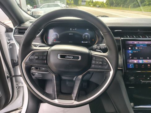 Used 2024 Jeep Grand Cherokee L Limited w/ Luxury Tech Group II AWD/4WD image 36