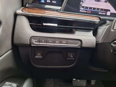 Certified 2023 Cadillac Escalade Premium Luxury image 21