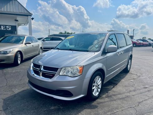 Used 2014 Dodge Grand Caravan SXT FWD image 1