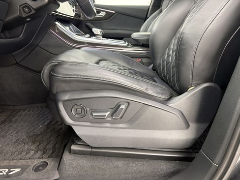 Used 2024 Audi SQ7 Prestige AWD/4WD image 5