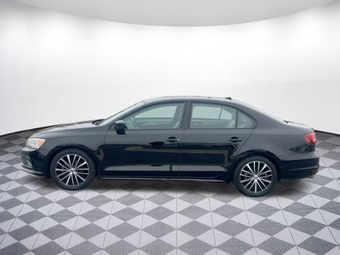 Used 2016 Volkswagen Jetta Sport image 2