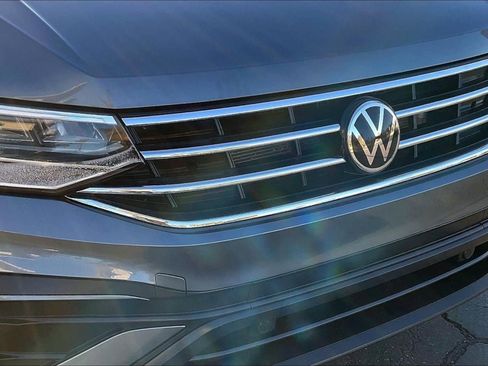 Used 2024 Volkswagen Tiguan SE image 28