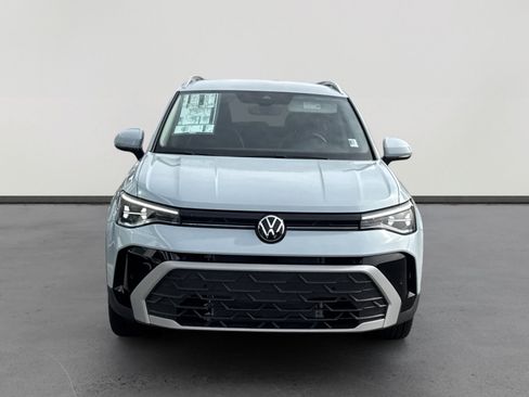 New 2026 Volkswagen Taos SE image 2