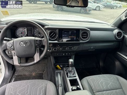 Used 2019 Toyota Tacoma TRD Off-Road image 14