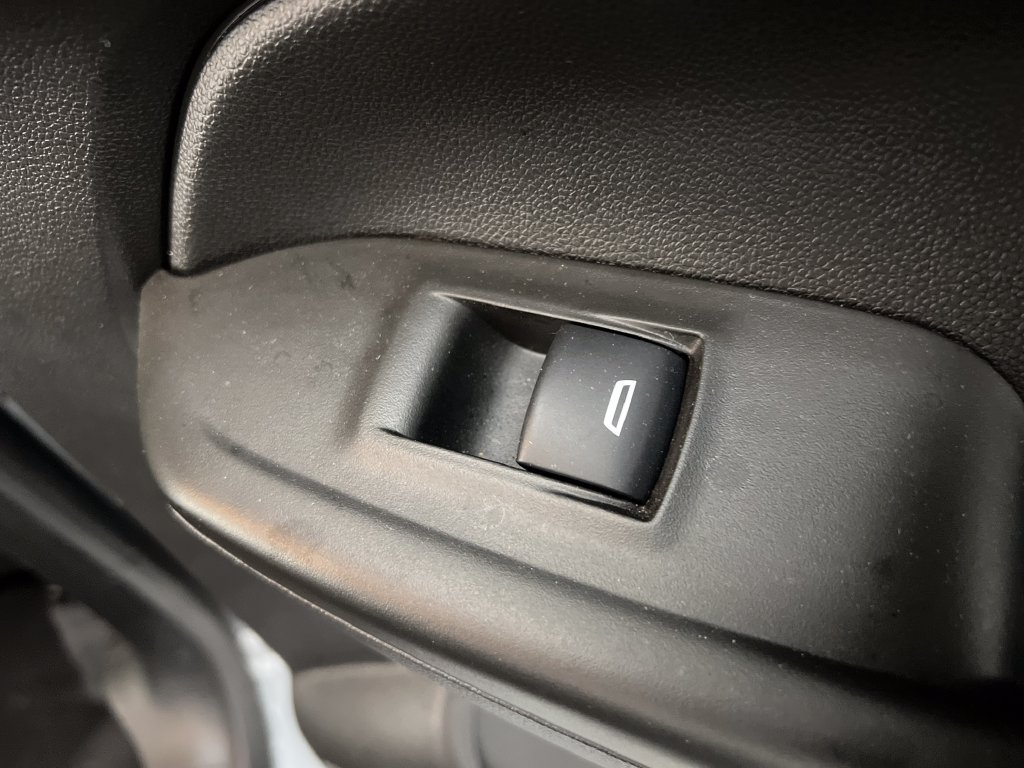 Used 2025 Chevrolet TrailBlazer LT AWD/4WD image 25