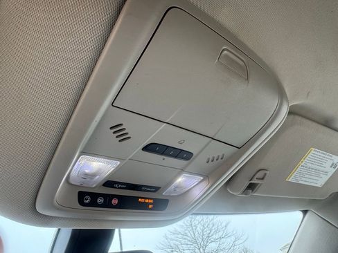 Used 2018 Buick Enclave Essence image 32