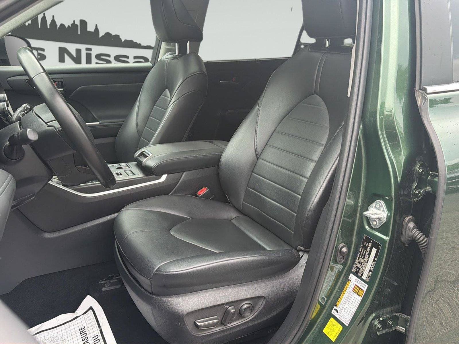 Used 2023 Toyota Highlander XLE AWD/4WD image 11
