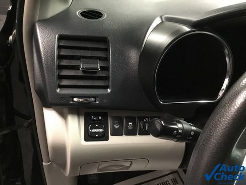 Used 2013 Toyota Highlander Plus AWD/4WD image 21