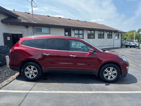 Used 2017 Chevrolet Traverse LT AWD/4WD image 2