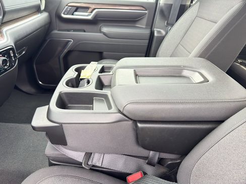 Used 2025 Chevrolet Silverado 2500 LT w/ Convenience Package image 16