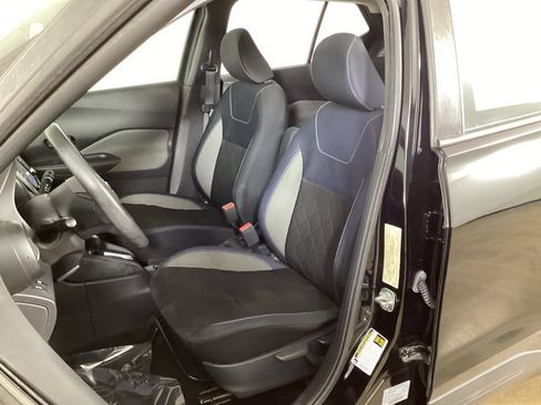 Used 2018 Nissan Kicks SV FWD image 26