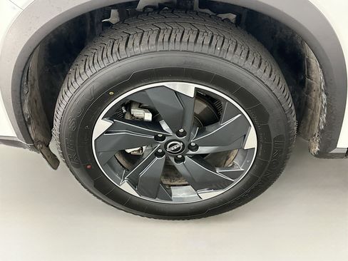 Used 2025 Nissan Rogue SV image 11