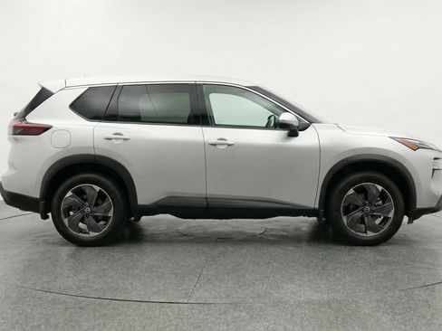 Used 2025 Nissan Rogue SV image 11