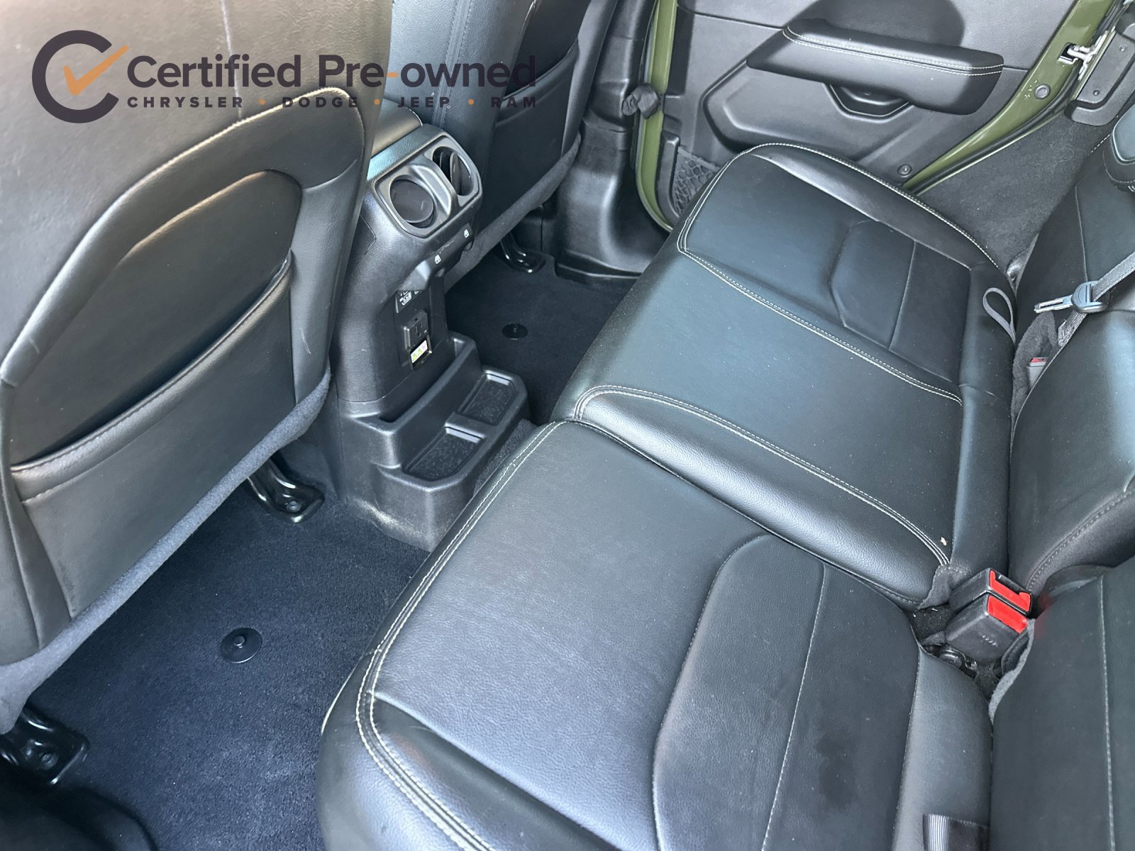 Used 2022 Jeep Wrangler Unlimited Sahara w/ Cold Weather Group AWD/4WD image 13