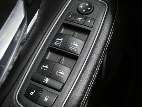 Used 2023 RAM 1500 Laramie AWD/4WD image 13