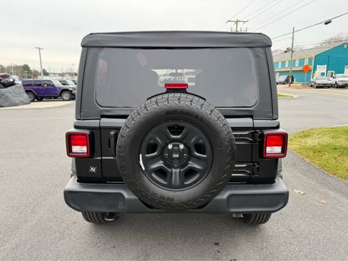 Used 2025 Jeep Wrangler Sport image 9