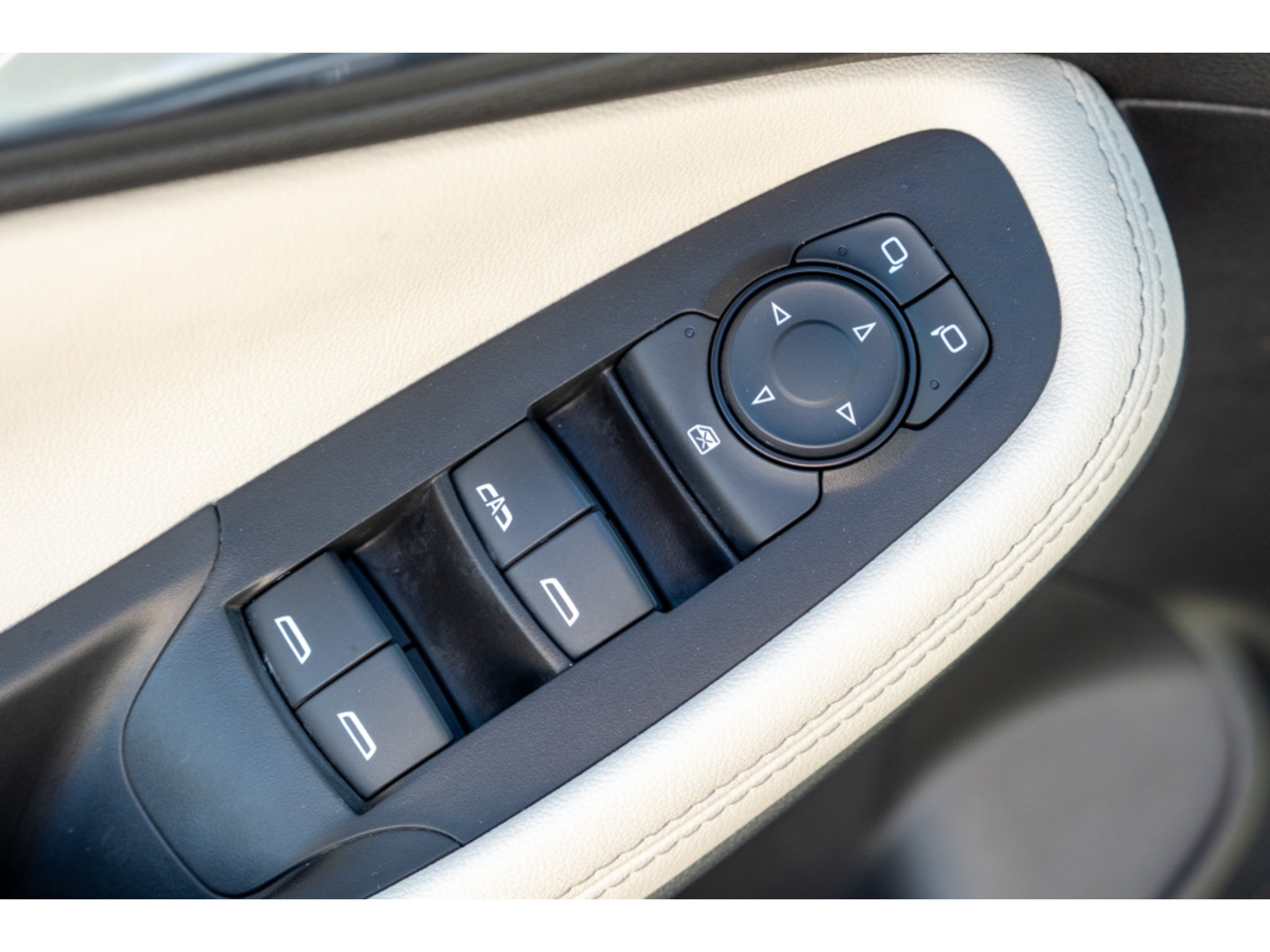 Used 2025 Buick Encore GX Sport Touring w/ Comfort Package AWD/4WD image 14