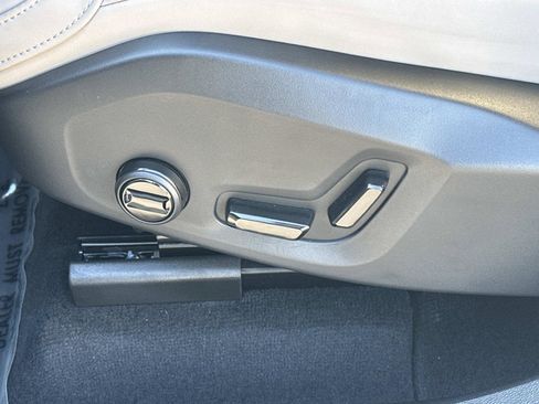 Certified 2026 Volvo XC60 B5 Plus w/ Protection Package Premier image 18