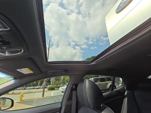 Used 2023 Kia Stinger GT2 AWD/4WD image 39